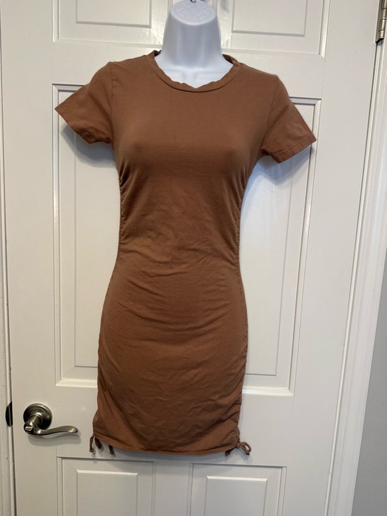 Full Tilt Dresses & Skirts - Full Tilt Brown Short-Sleeve Ruched Hem Bodycon Mini Dress